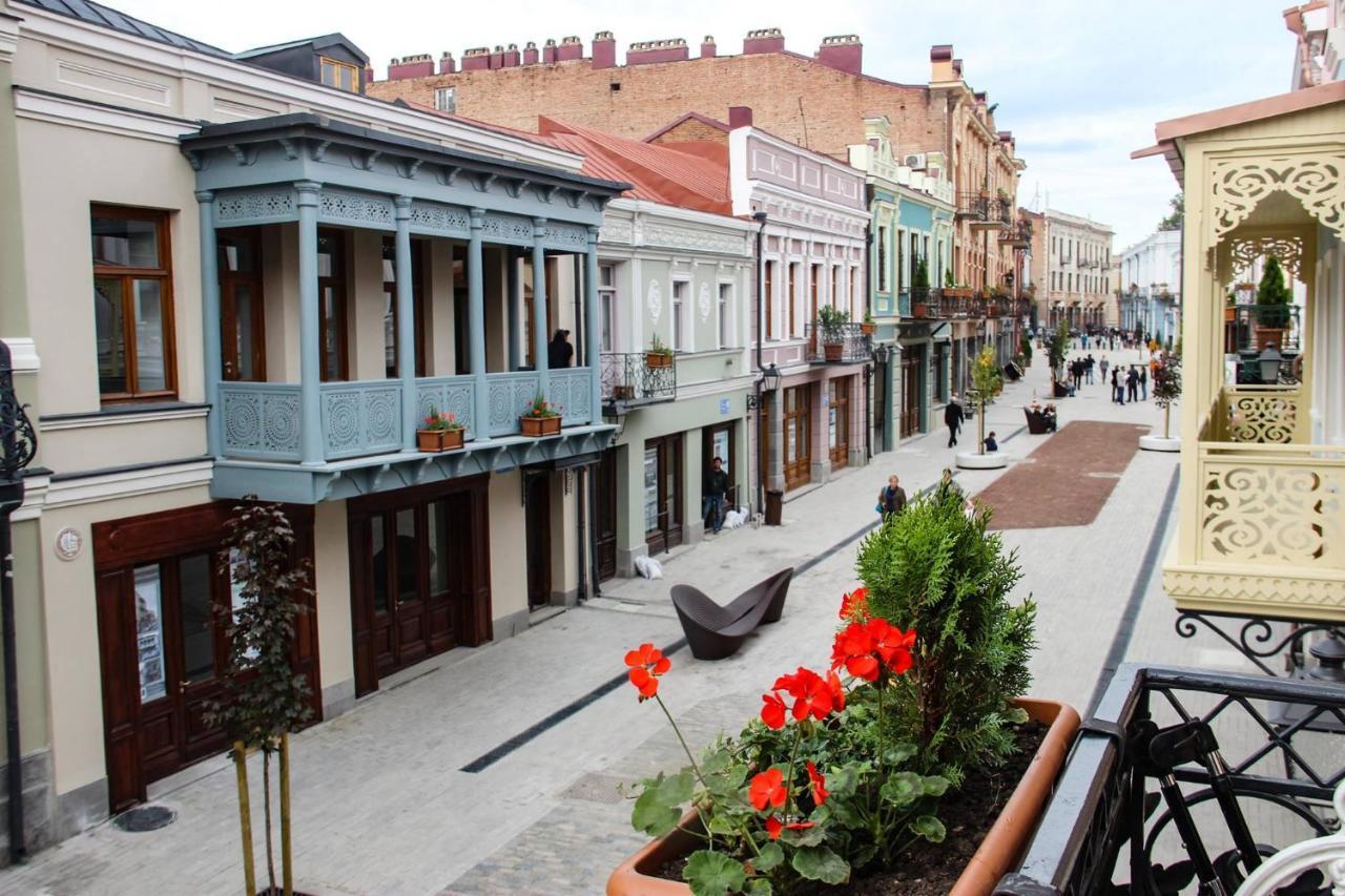 Librarians' Flat Lägenhet Tbilisi Exteriör bild
